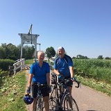 180 De volgende dag zijn we gelijk op de fiets geklommen die buiken moeten weg